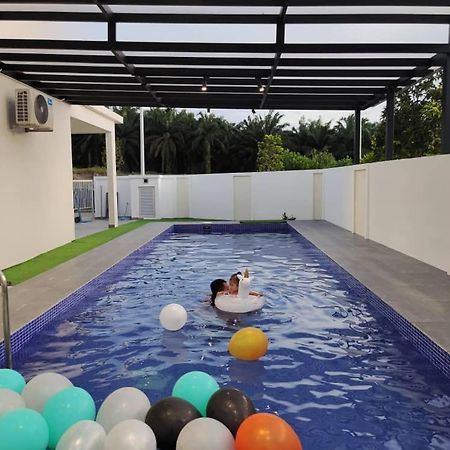 Desaru Homestay-Eva Villa Pool Homestay By Yolo Resort Bandar Penawar Eksteriør bilde